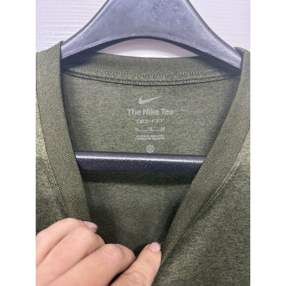 Men’s The Nike Tee Dri-Fit in Green - Size XL - Picture 4 of 10